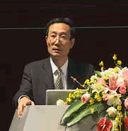 Huang Youfang, Vice Principal of Shanghai Maritime University, is giving a speech