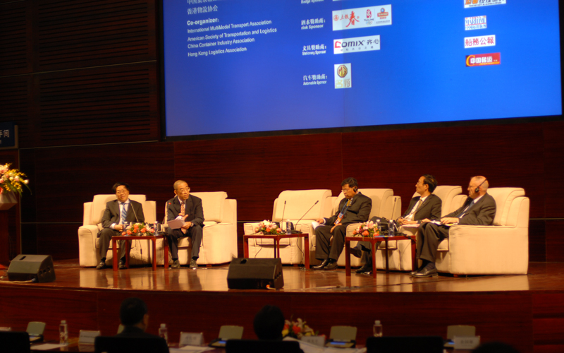 Mr. Huang Youfang, Vice Principal of Shanghai Maritime University, participants the Port Competence Forum